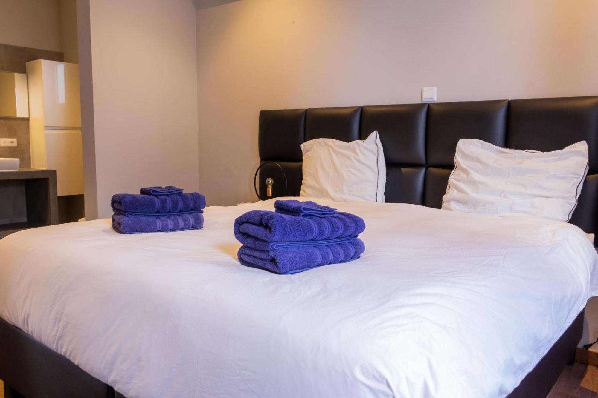 Stylish 4 Bedroom Modern Design, Walking Distance From The Jan Thiel