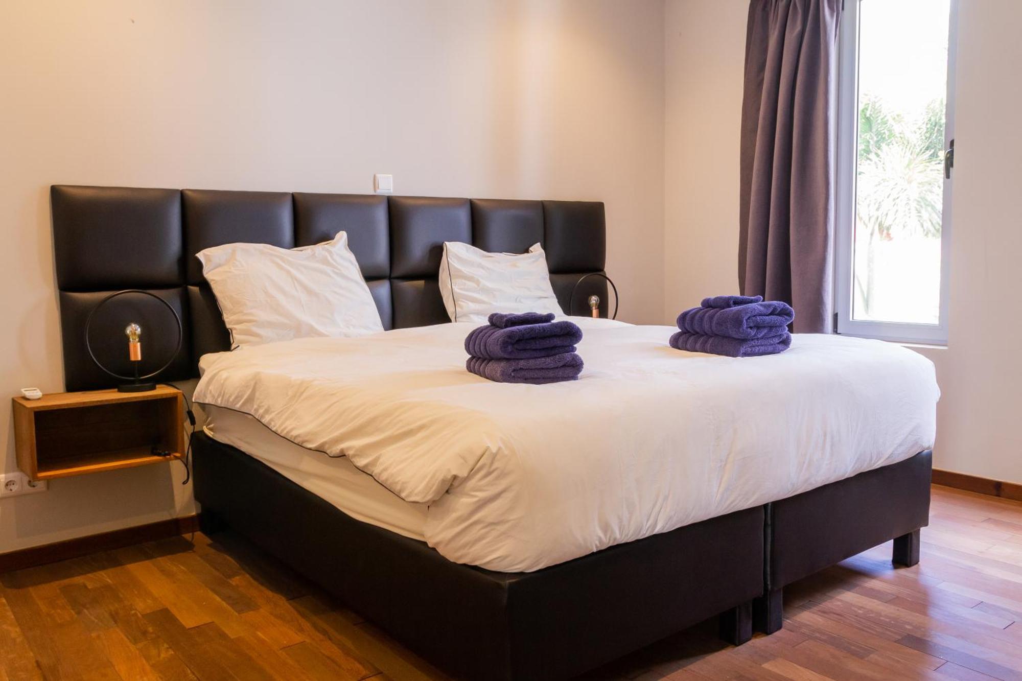 Villa Stylish 4 Bedroom Modern Design, Walking Distance From The