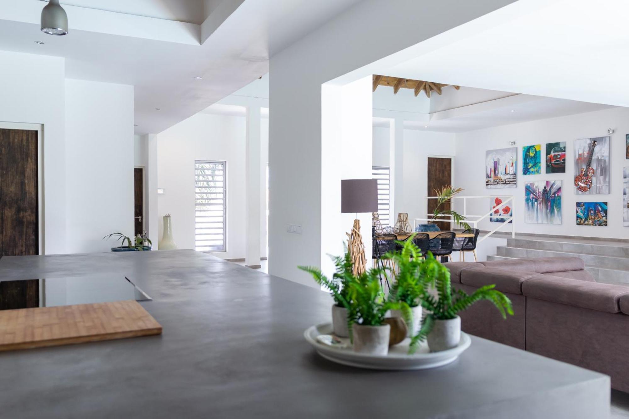 Stylish 4 Bedroom Modern Design, Walking Distance From The
