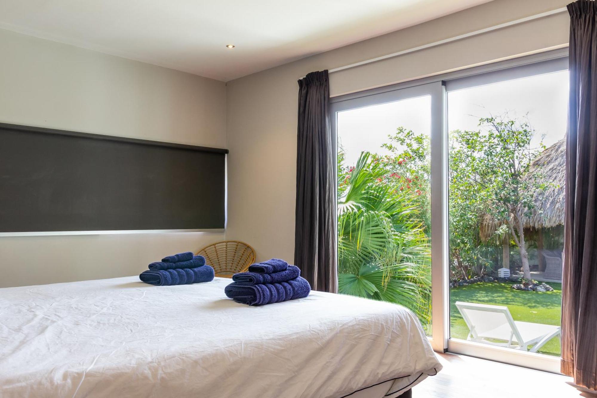 Stylish 4 Bedroom Modern Design, Walking Distance From The Jan Thiel