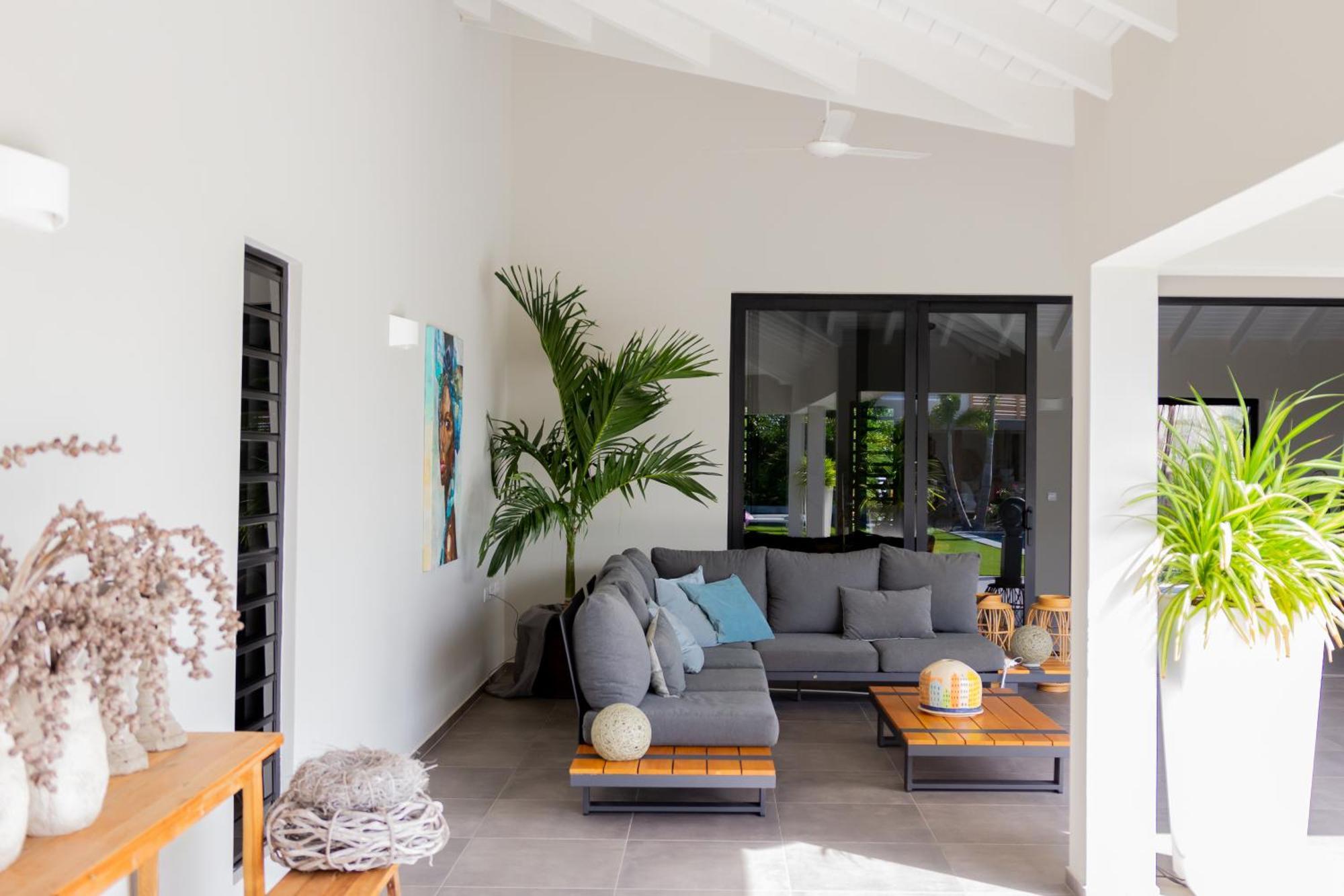 Stylish 3 Bedroom With Ocean Views And Daily Maid Service Willemstad