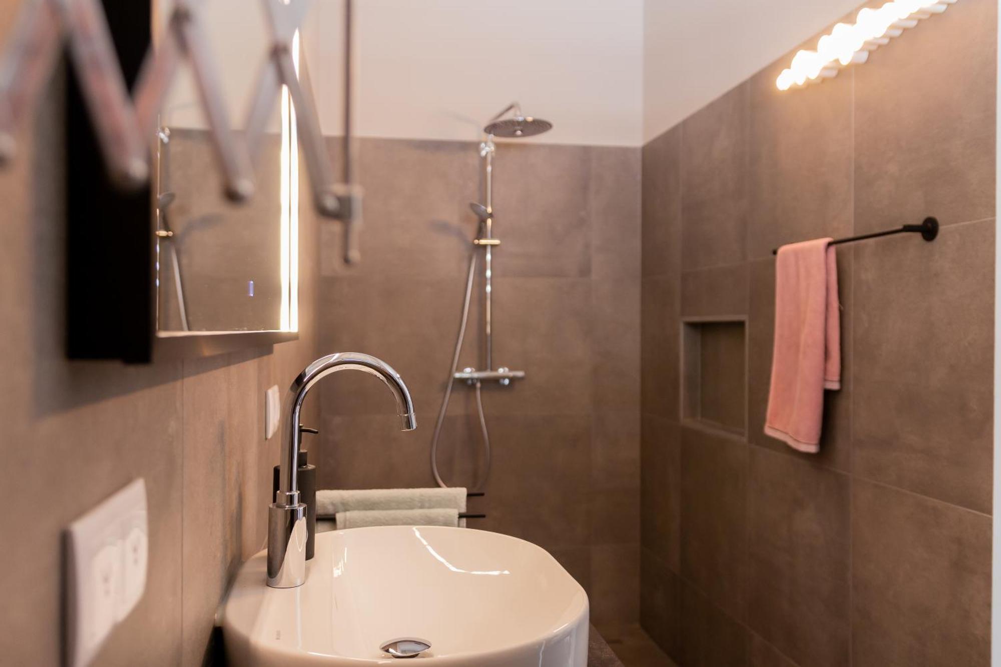 Stylish 3 Bedroom With Ocean Views And Daily Maid Service Villa *