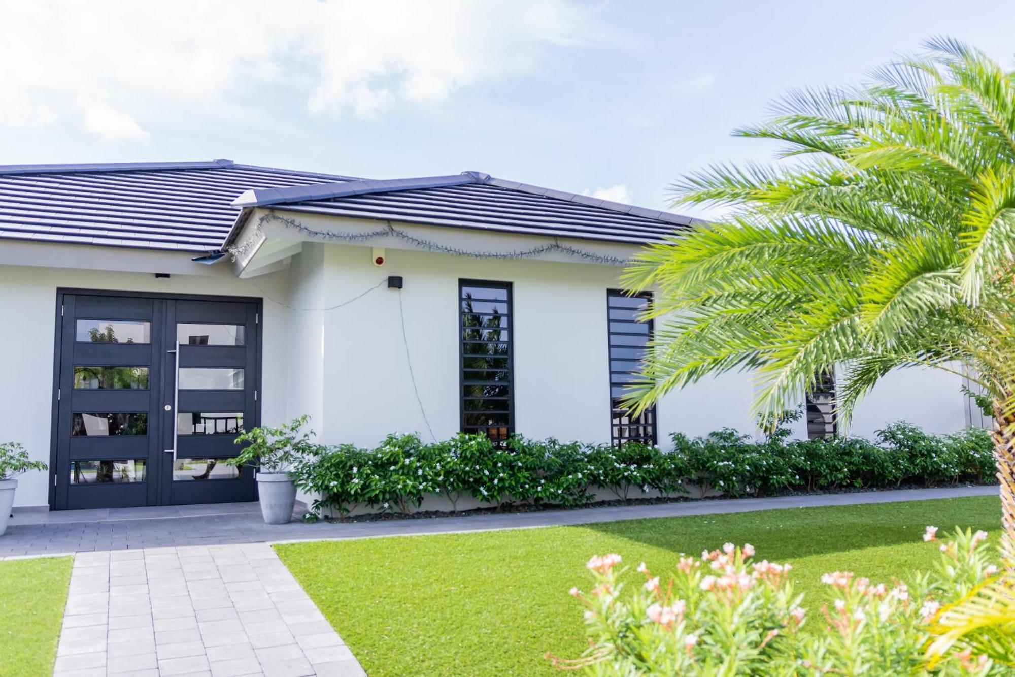 Villa Stylish 3 Bedroom With Ocean Views And Daily Maid Service *
