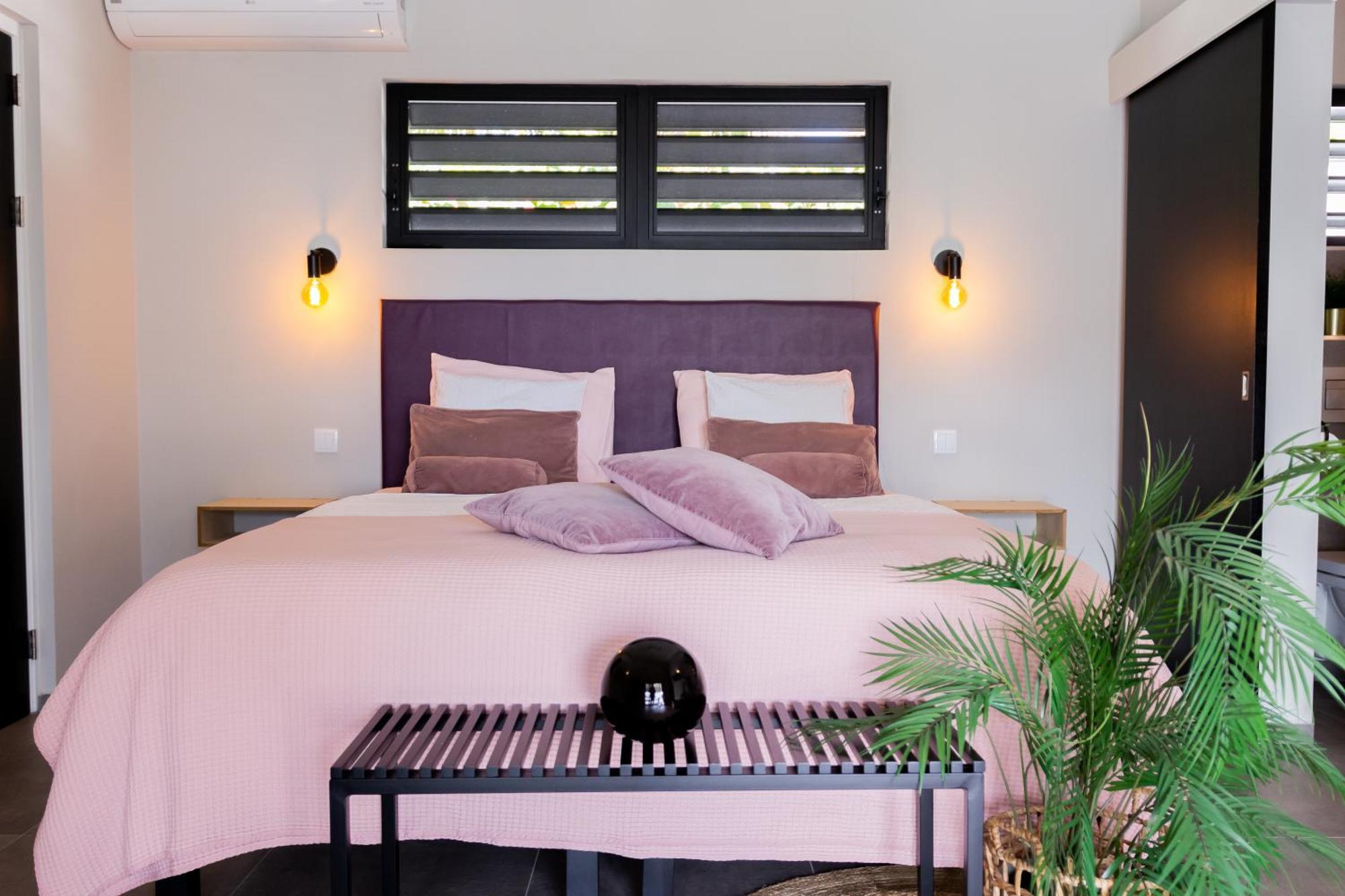Stylish 3 Bedroom With Ocean Views And Daily Maid Service Villa *