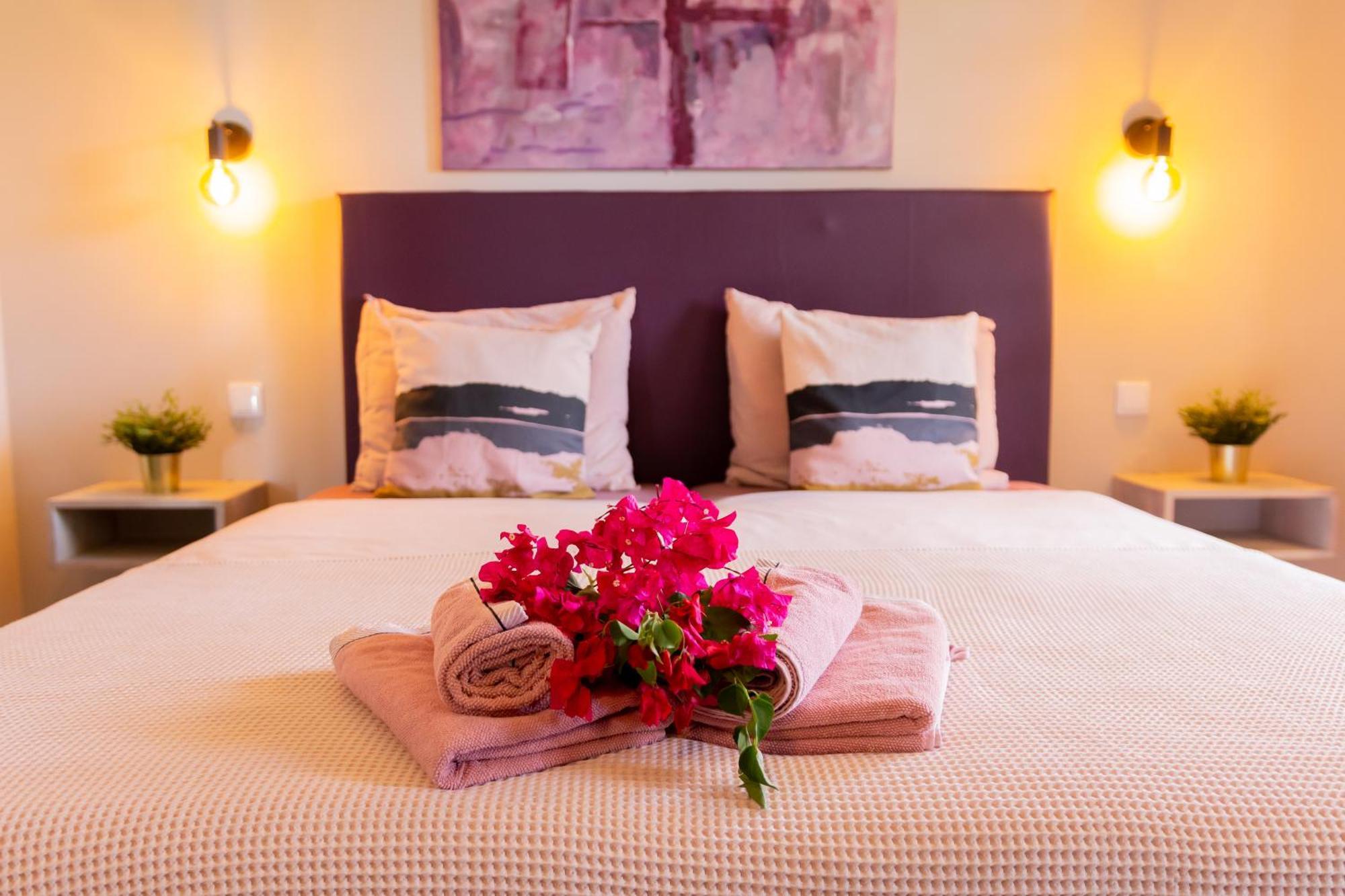 Stylish 3 Bedroom With Ocean Views And Daily Maid Service Villa