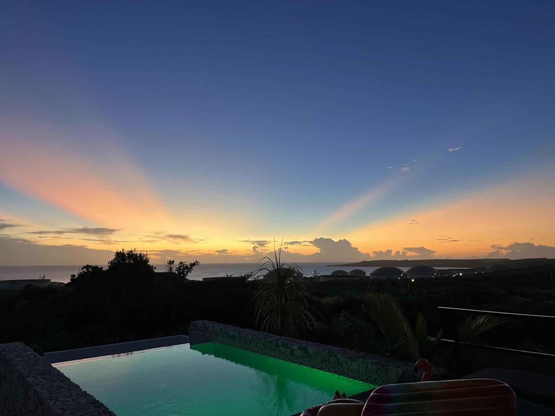 Luxury Incl Pool With Seaview Near Beaches Villa Willemstad