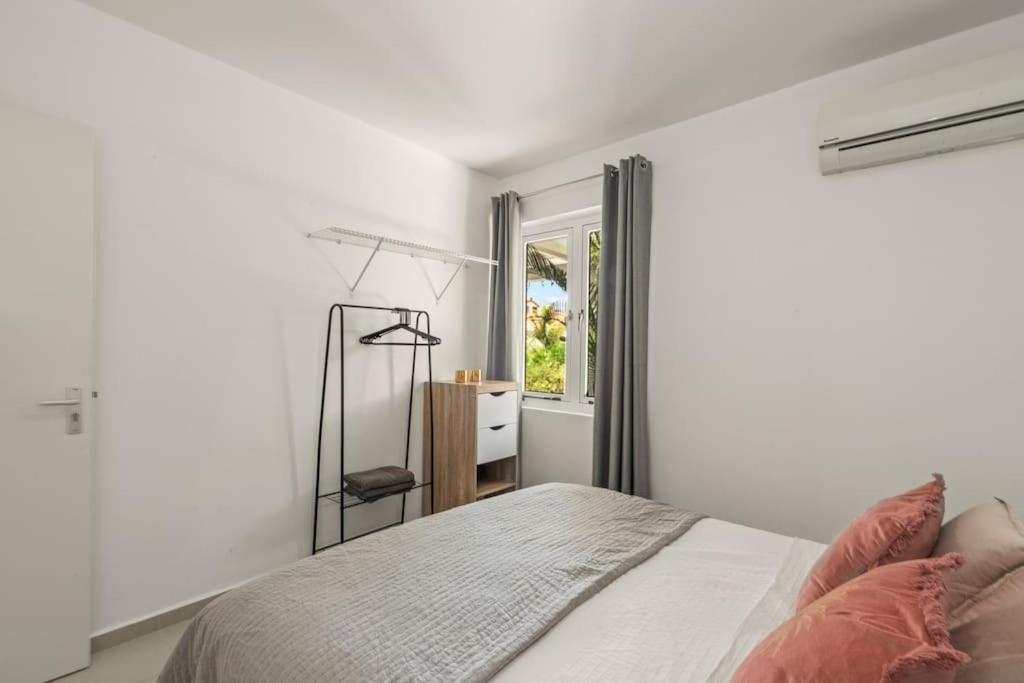 Apartment Vakantiewoning - Zwembad - Nabij Mambo Beach *