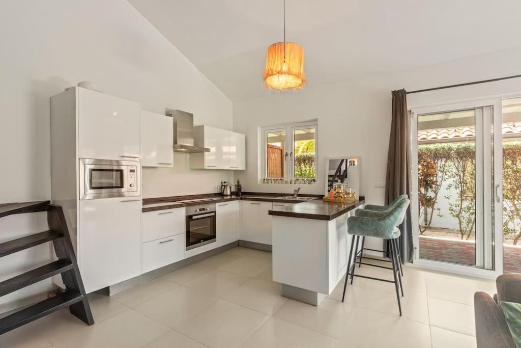 Apartment Vakantiewoning - Zwembad - Nabij Mambo Beach