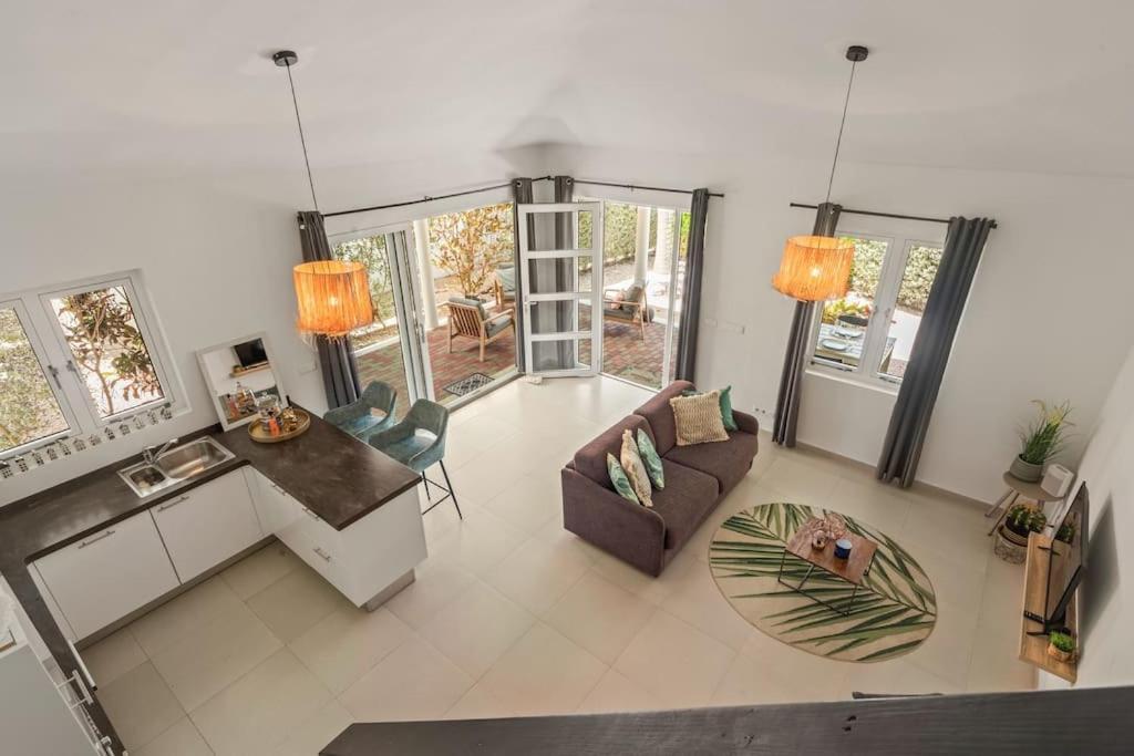 Apartment Vakantiewoning - Zwembad - Nabij Mambo Beach