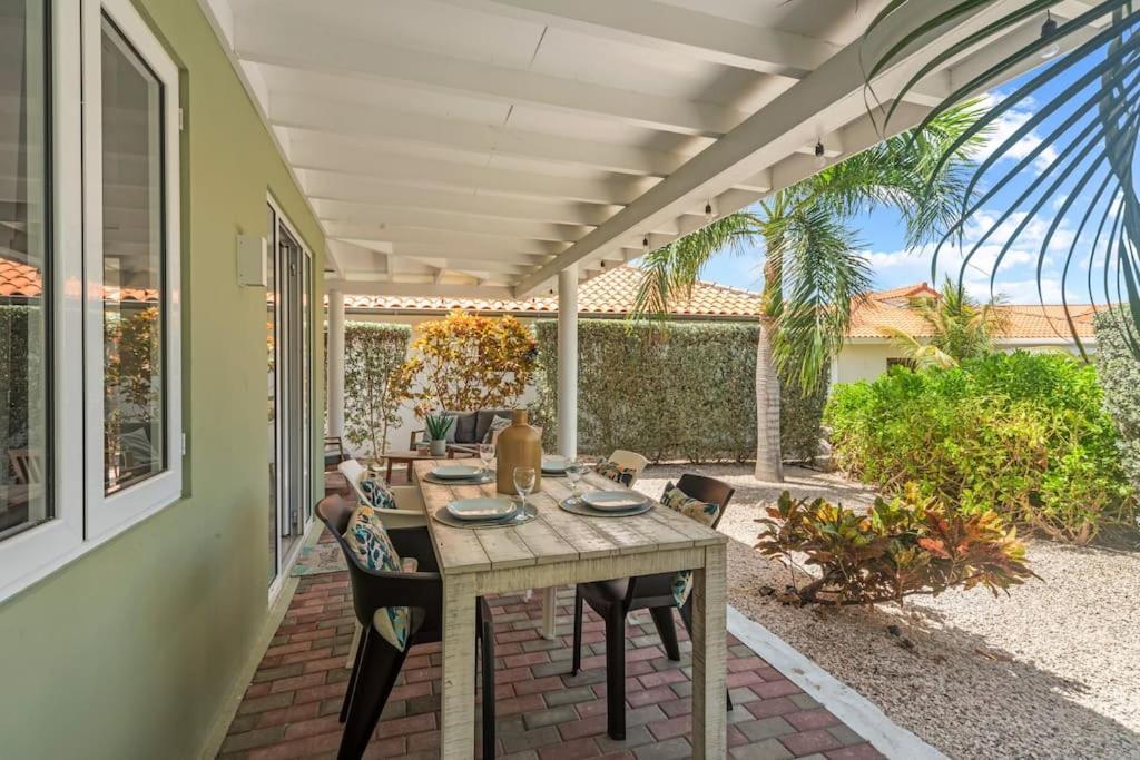 Apartment Vakantiewoning - Zwembad - Nabij Mambo Beach Willemstad