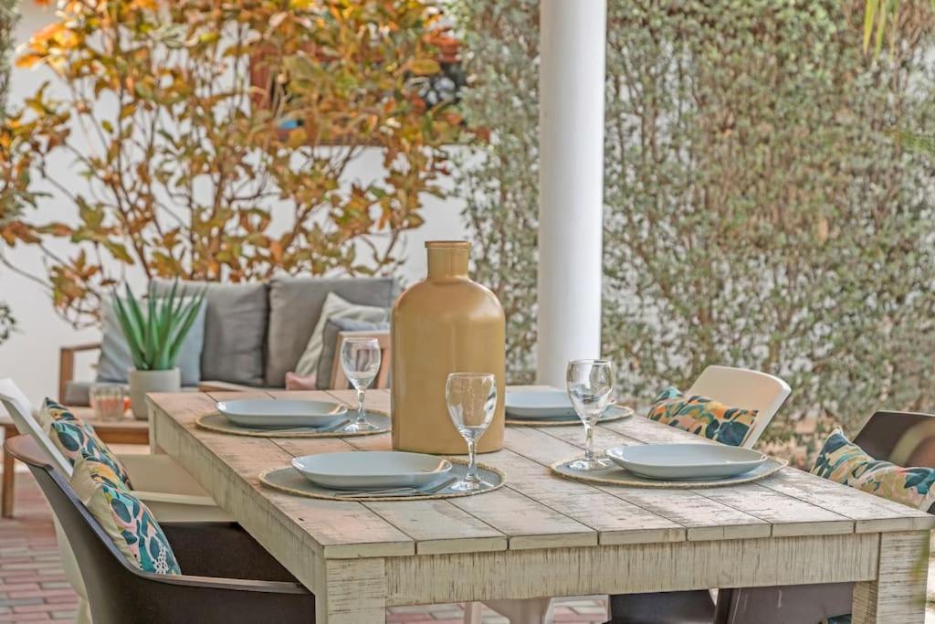 Apartment Vakantiewoning - Zwembad - Nabij Mambo Beach