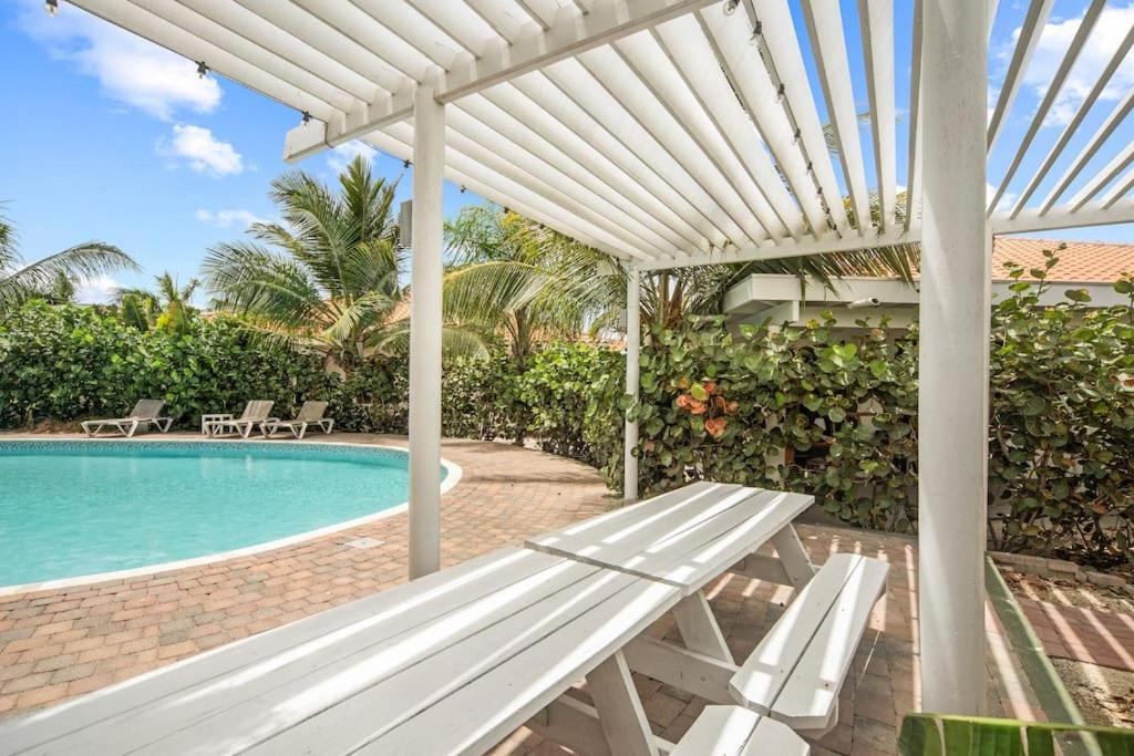 Vakantiewoning - Zwembad - Nabij Mambo Beach *