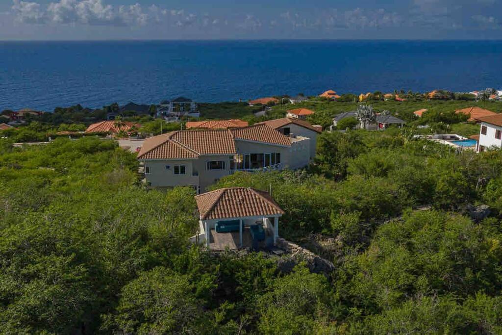 Newvilla-coral Estate-walktobeach-private Pool-up To 16 Guests Seaview Willibrordus