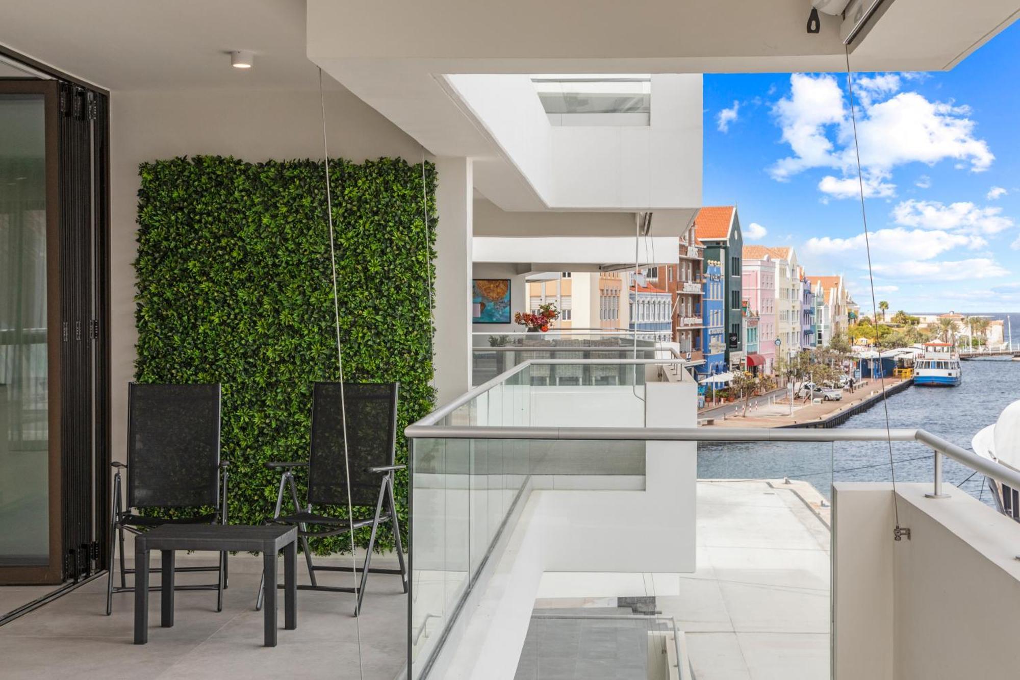 The Wharf Apartments, Downtown *