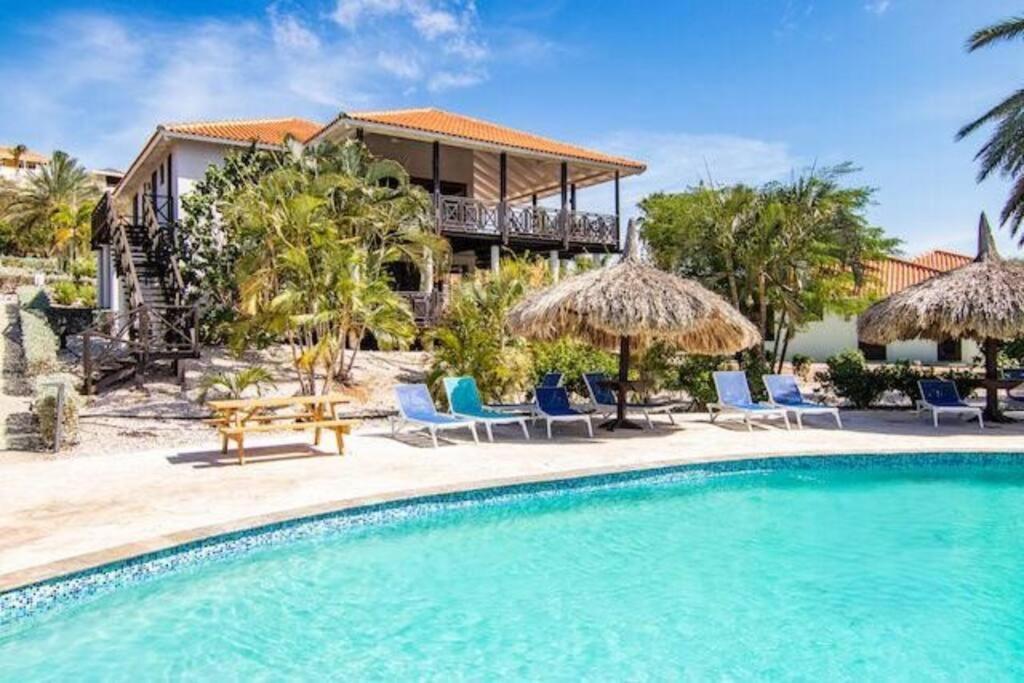 Tropical With Ocean View *