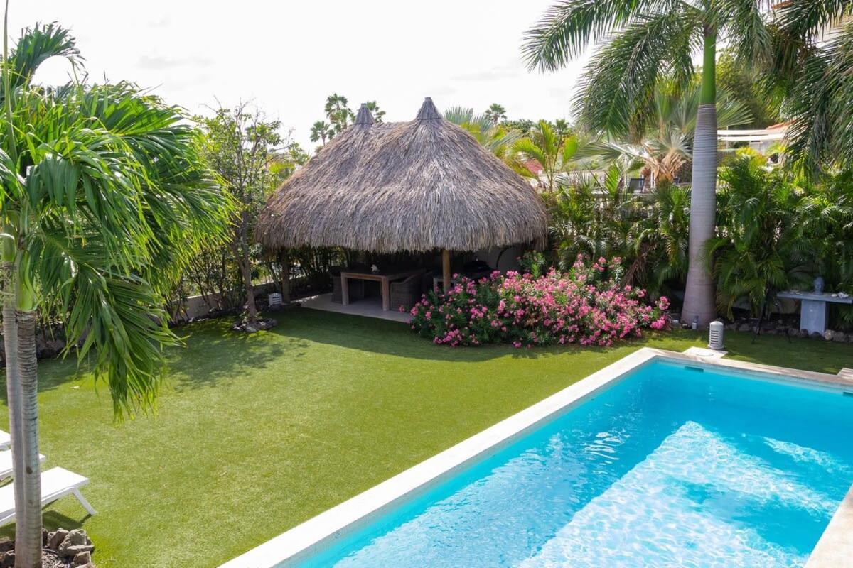 Stylish 4 Bedroom Modern Design, Walking Distance From The