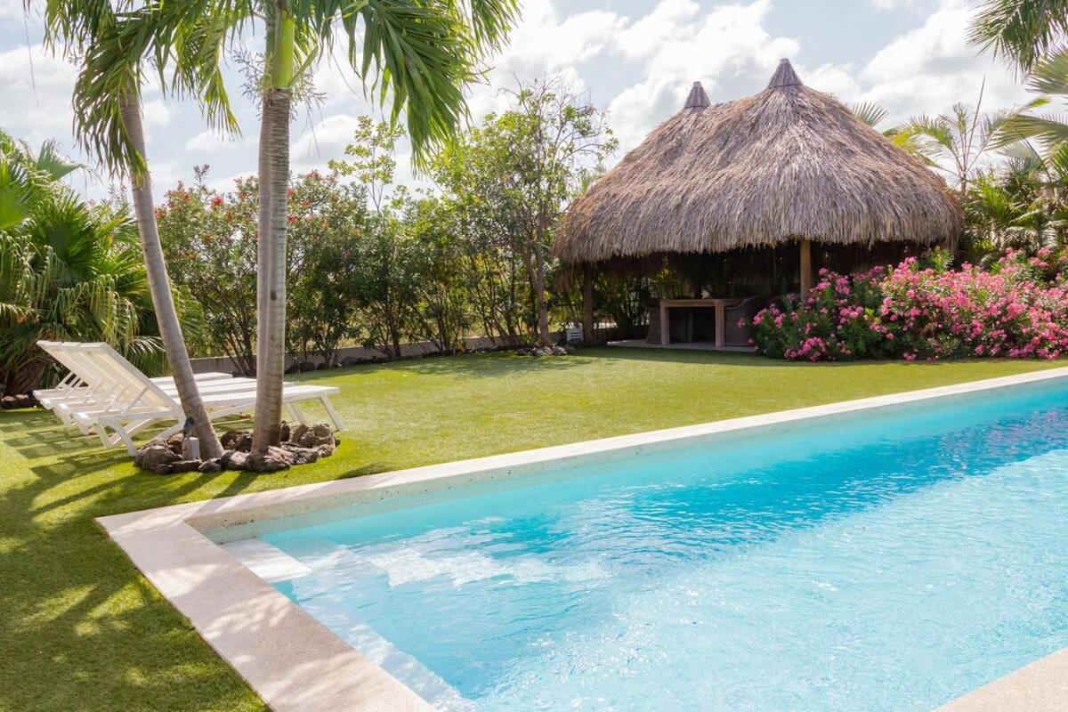 Villa Stylish 4 Bedroom Modern Design, Walking Distance From The