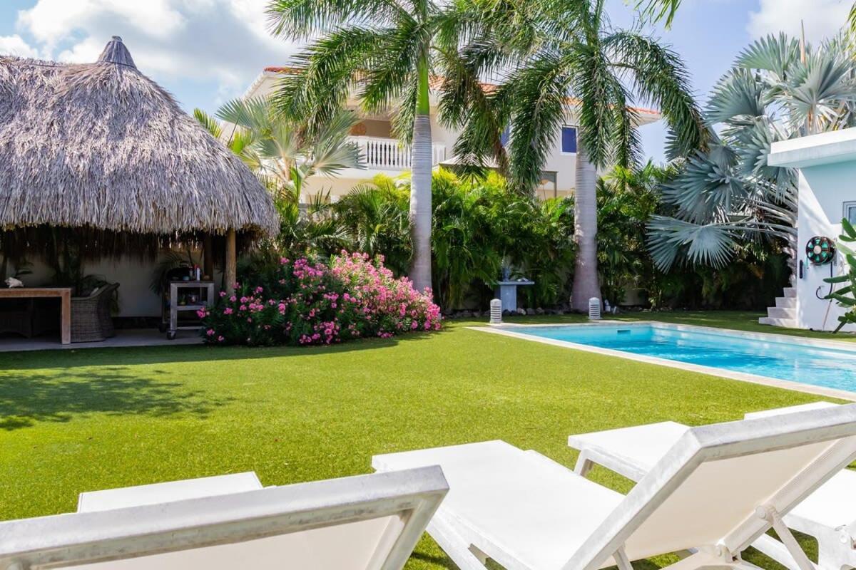 Stylish 4 Bedroom Modern Design, Walking Distance From The Villa *