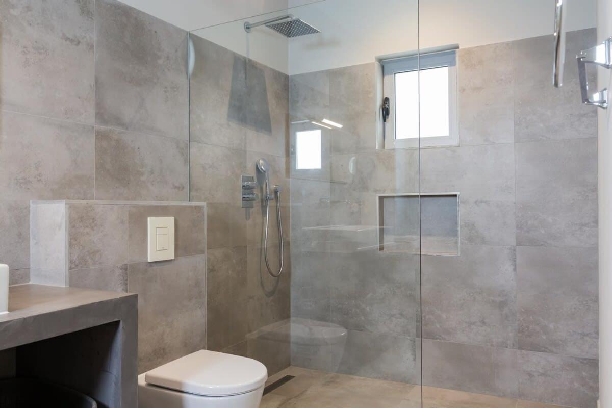 Stylish 4 Bedroom Modern Design, Walking Distance From The Jan Thiel
