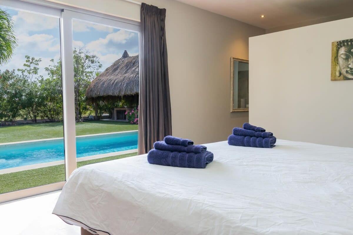 Stylish 4 Bedroom Modern Design, Walking Distance From The * Jan Thiel