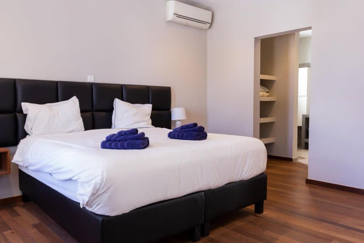Villa Stylish 4 Bedroom Modern Design, Walking Distance From The *