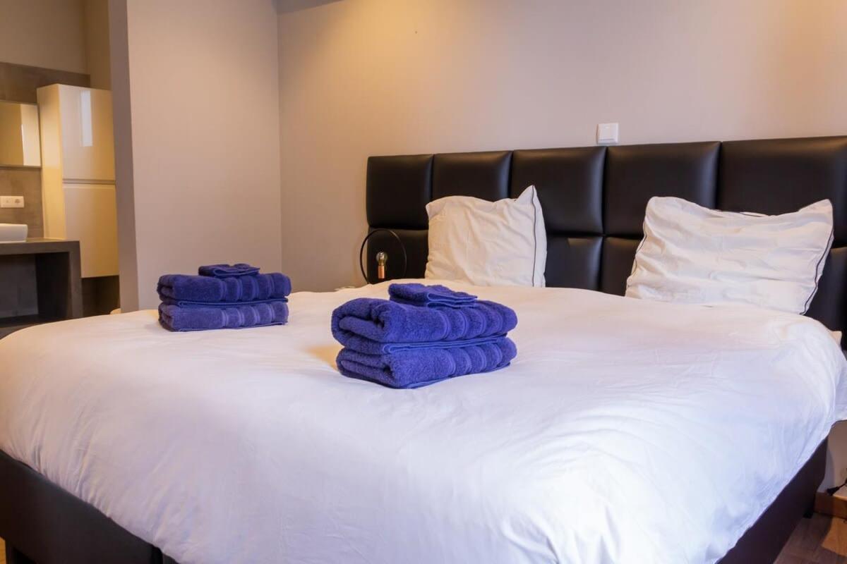 Stylish 4 Bedroom Modern Design, Walking Distance From The * Jan Thiel
