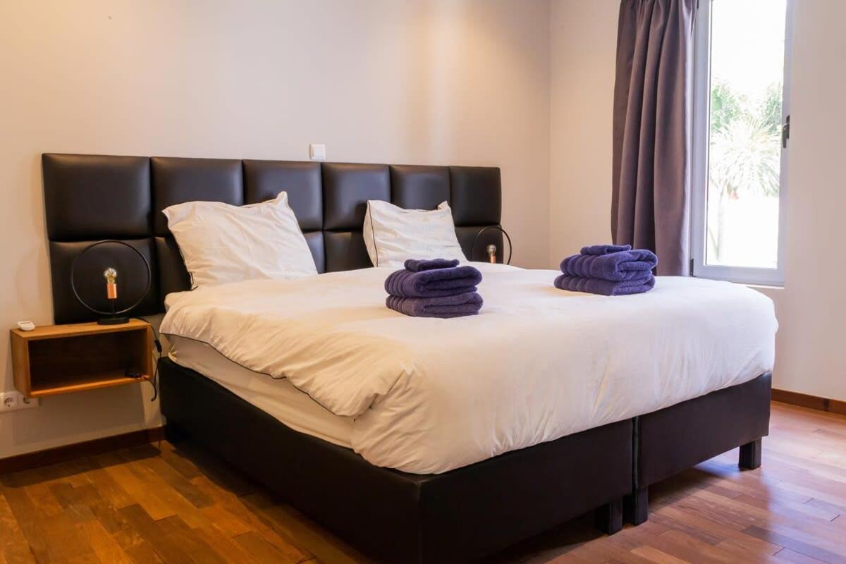 Stylish 4 Bedroom Modern Design, Walking Distance From The Villa *