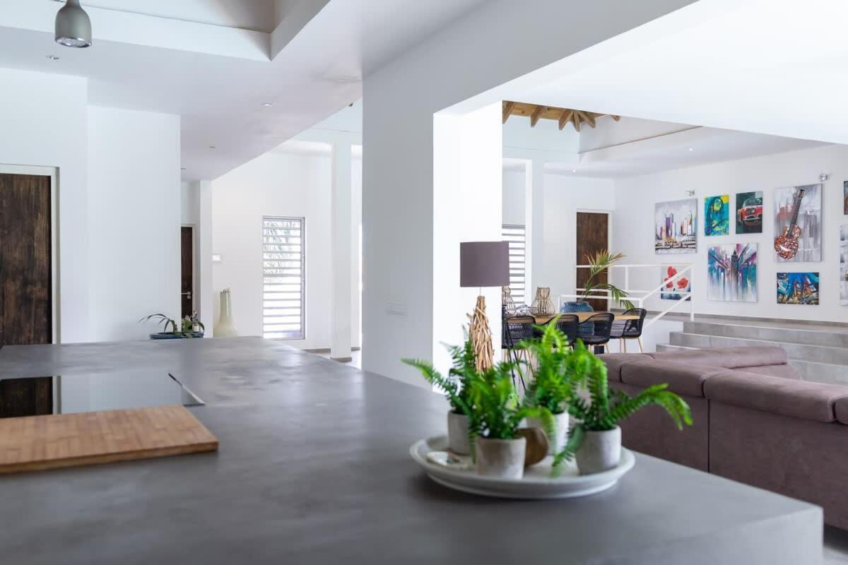 Stylish 4 Bedroom Modern Design, Walking Distance From The Jan Thiel