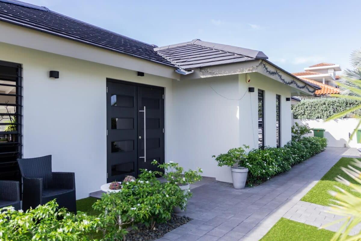 Villa Stylish 3 Bedroom With Ocean Views And Daily Maid Service *
