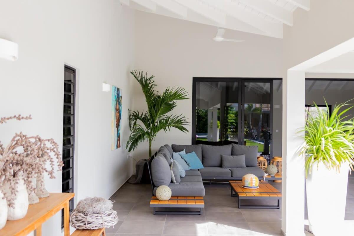 Stylish 3 Bedroom With Ocean Views And Daily Maid Service Willemstad