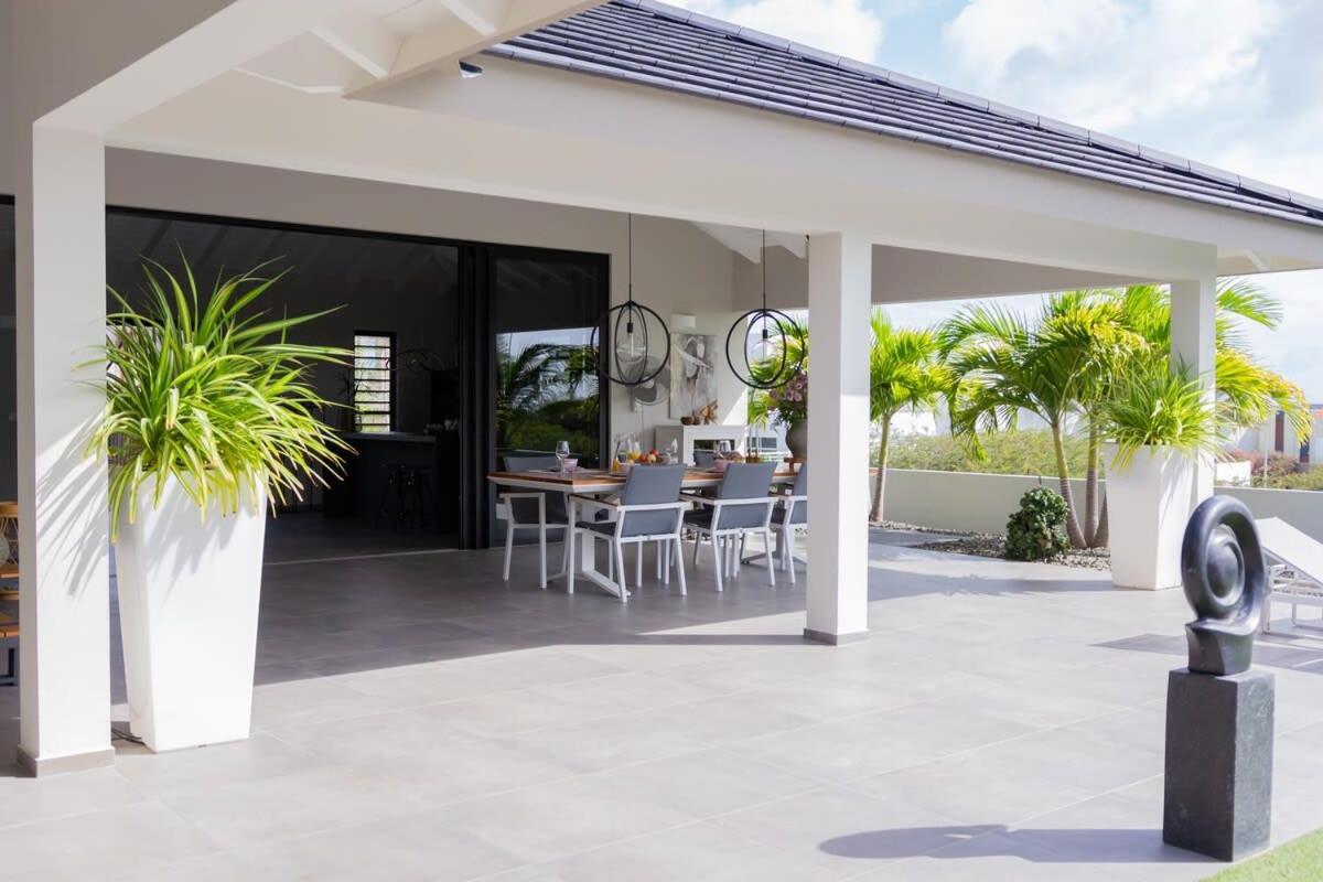 Stylish 3 Bedroom With Ocean Views And Daily Maid Service