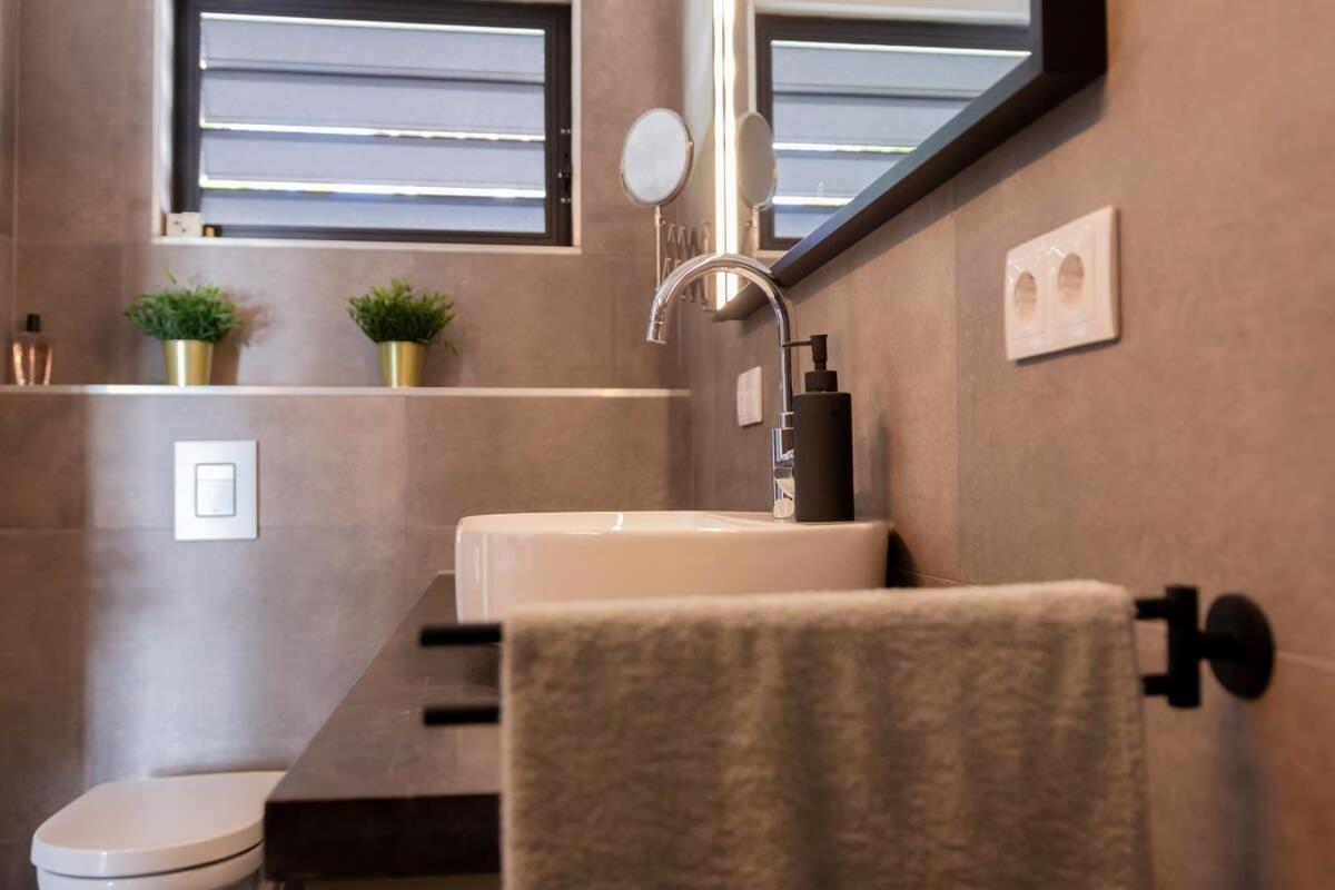Villa Stylish 3 Bedroom With Ocean Views And Daily Maid Service Willemstad