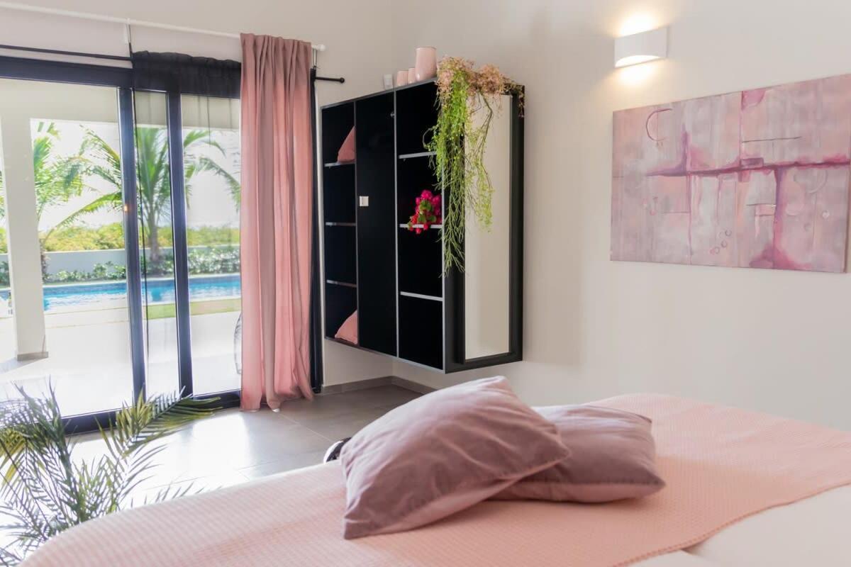 Stylish 3 Bedroom With Ocean Views And Daily Maid Service * Willemstad
