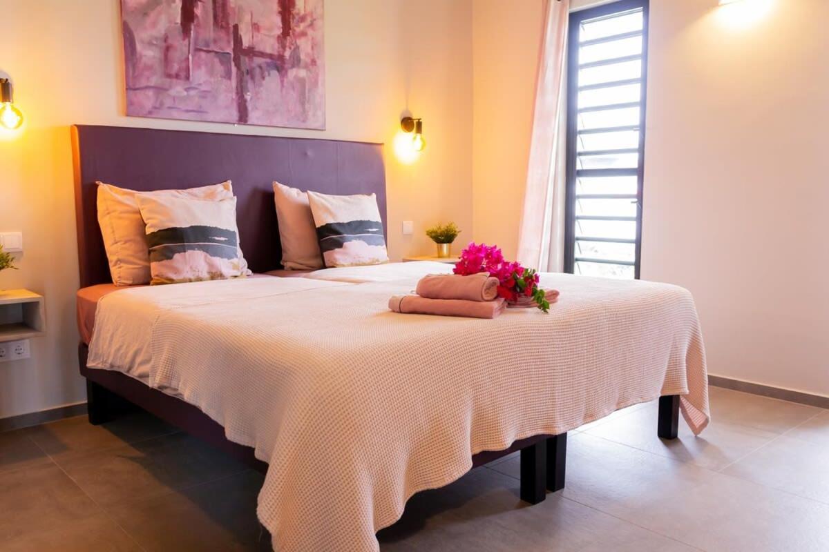 Stylish 3 Bedroom With Ocean Views And Daily Maid Service Willemstad