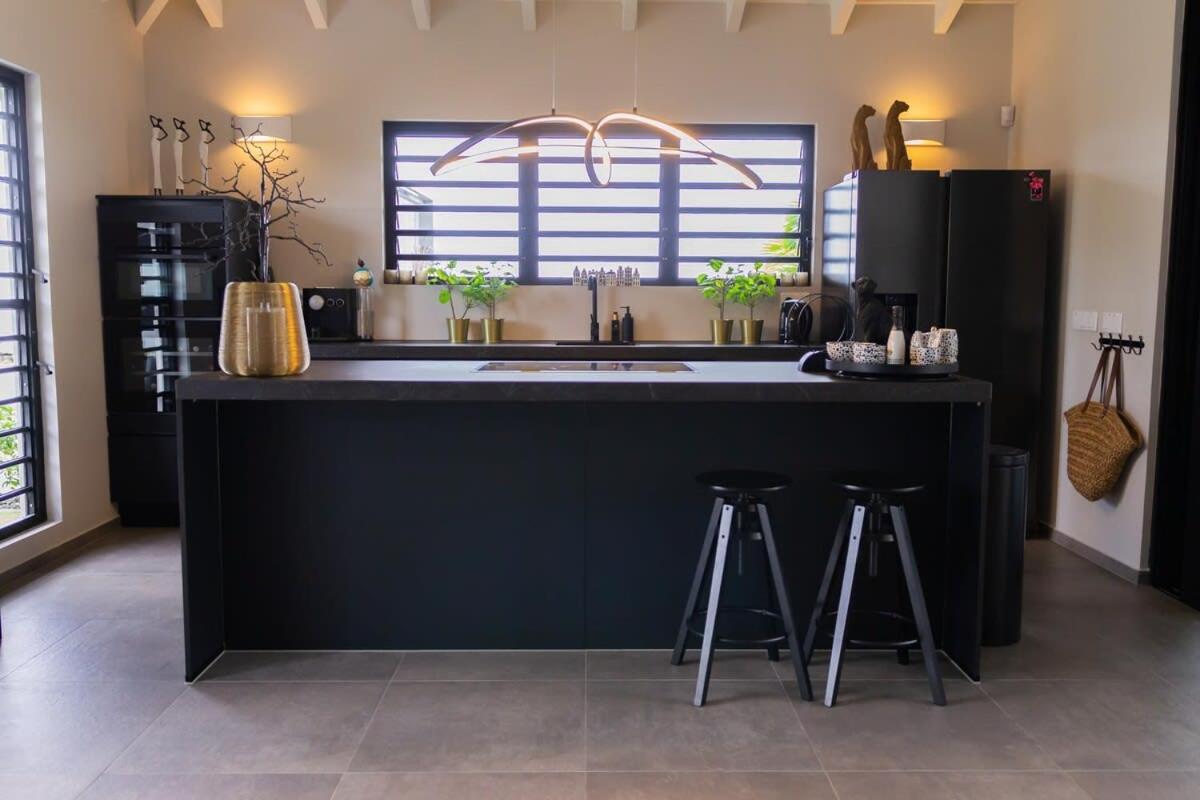 Villa Stylish 3 Bedroom With Ocean Views And Daily Maid Service