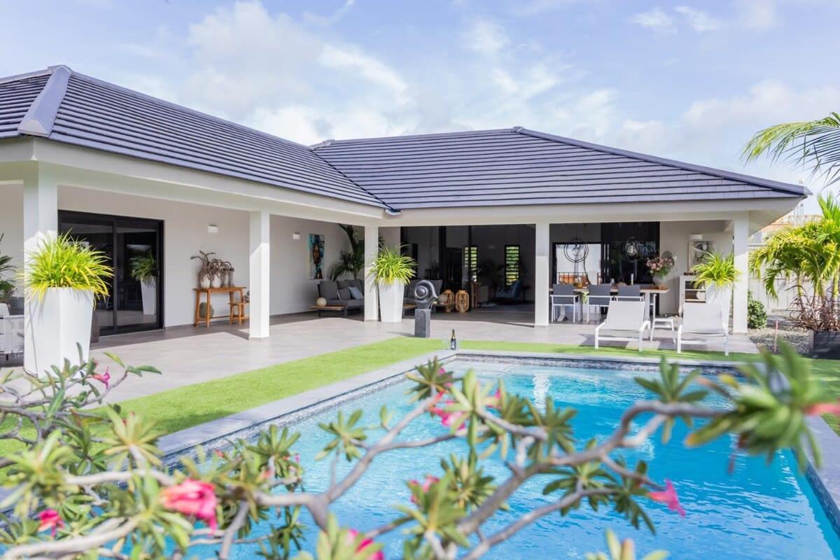 Villa Stylish 3 Bedroom With Ocean Views And Daily Maid Service Willemstad