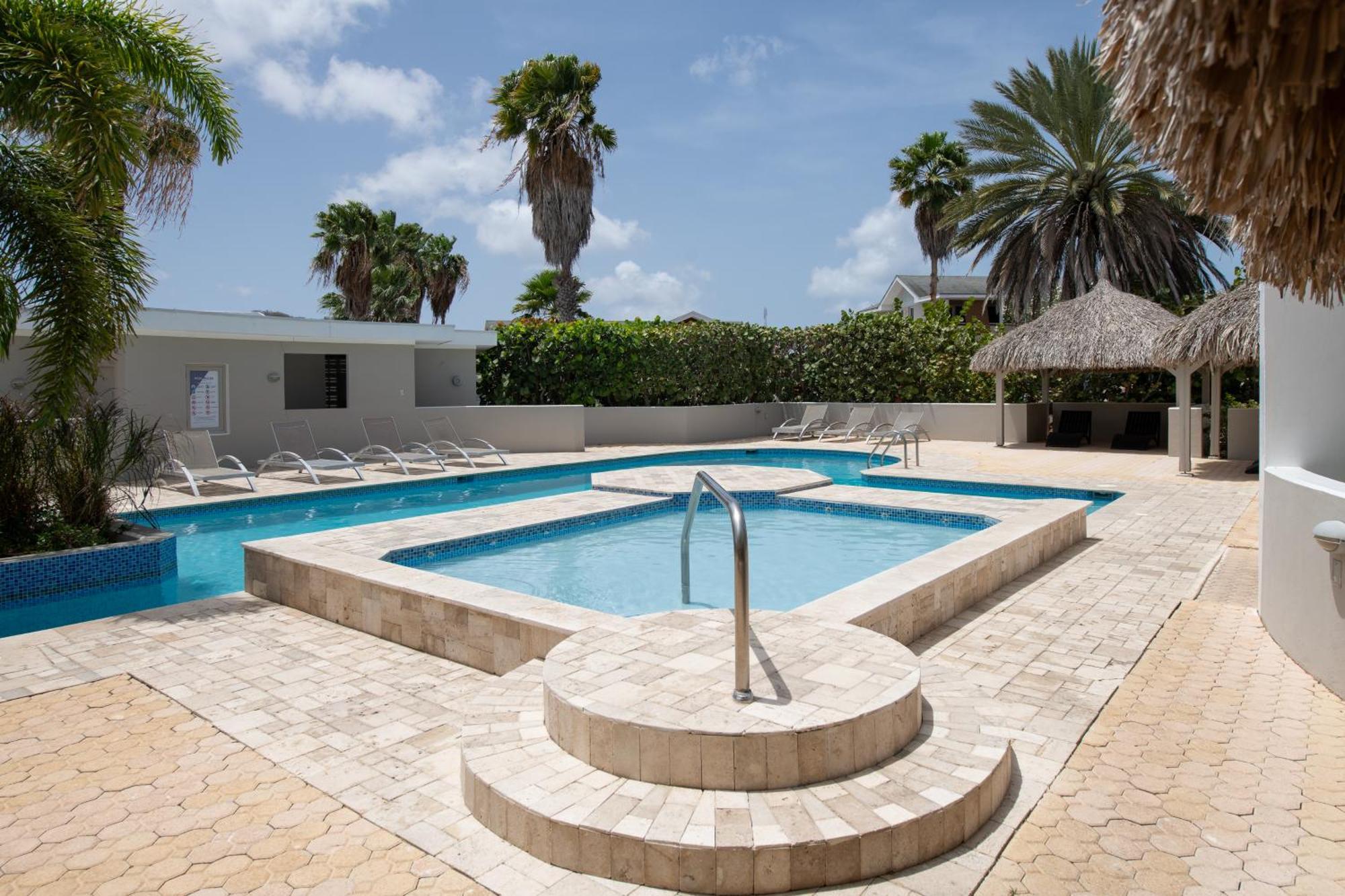 At Secured Gated Near Mambo Beach! Villa *