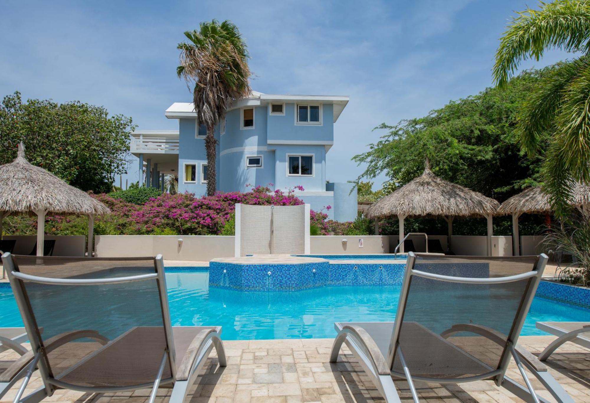 At Secured Gated Near Mambo Beach! Willemstad