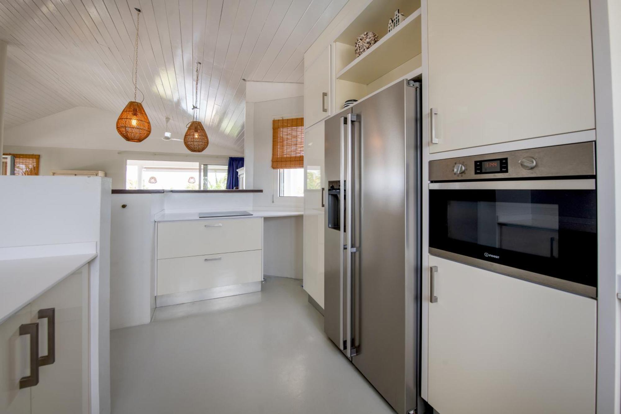 At Secured Gated Near Mambo Beach! Villa
