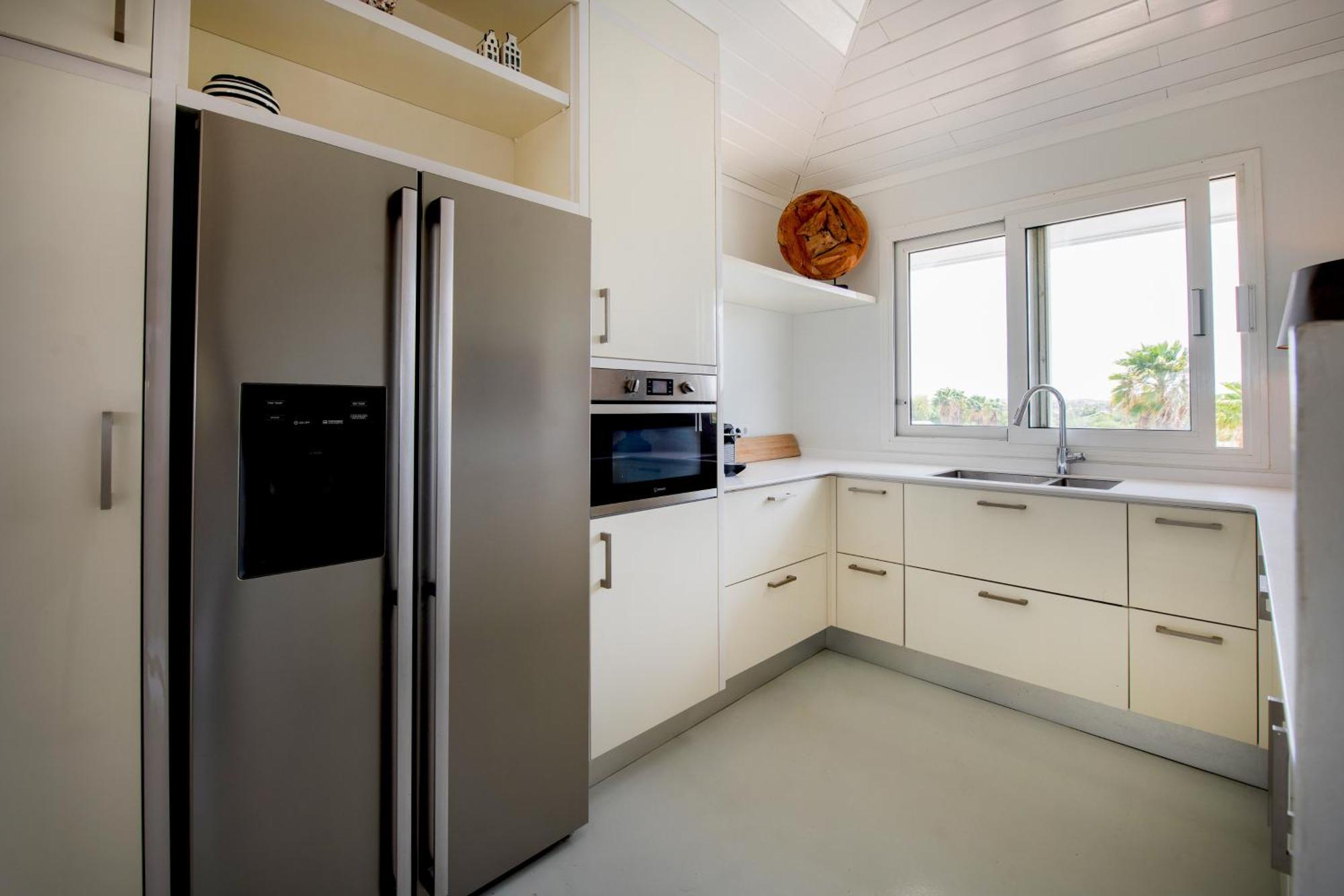 At Secured Gated Near Mambo Beach! Villa *