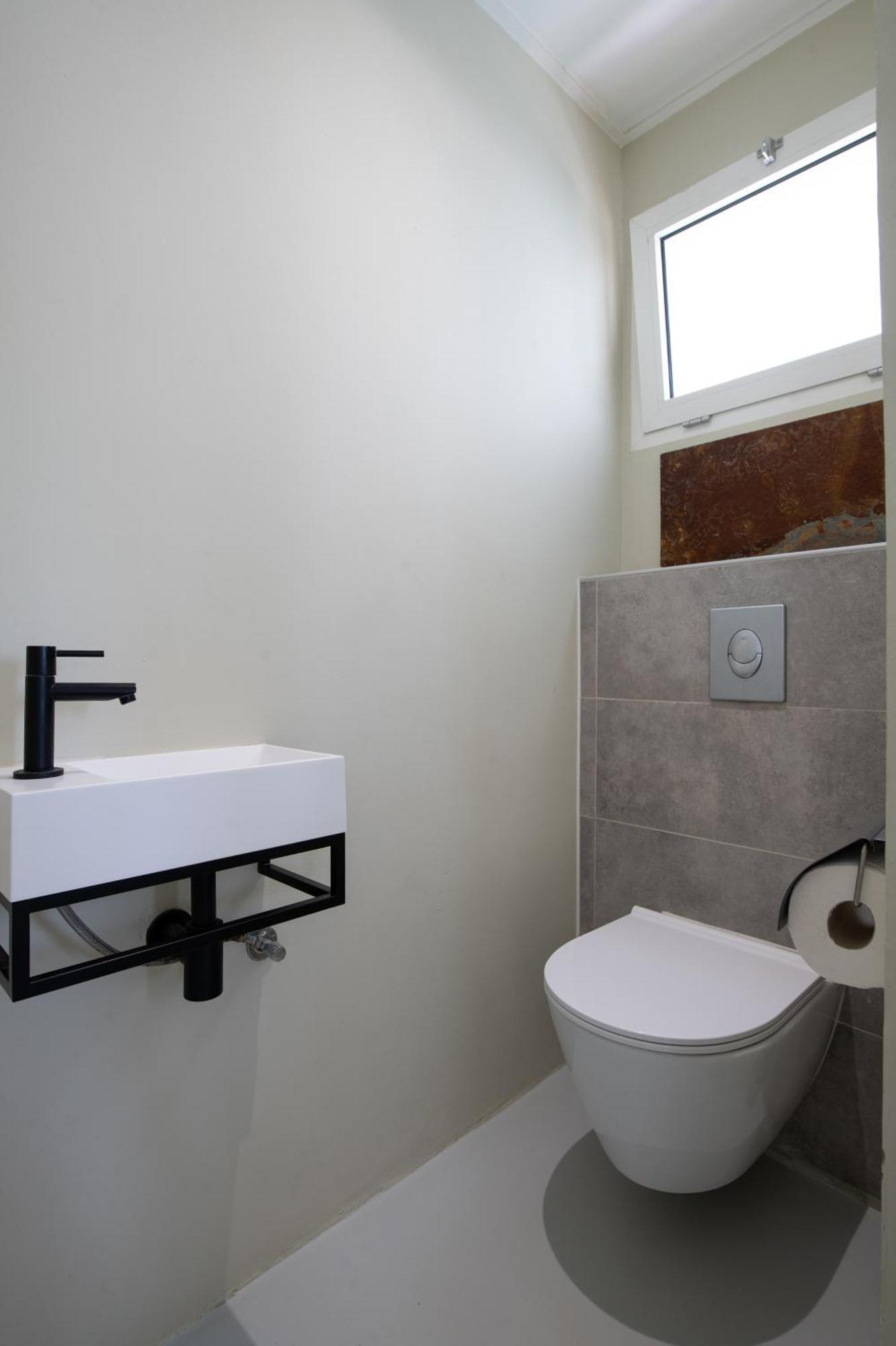 At Secured Gated Near Mambo Beach! Villa *