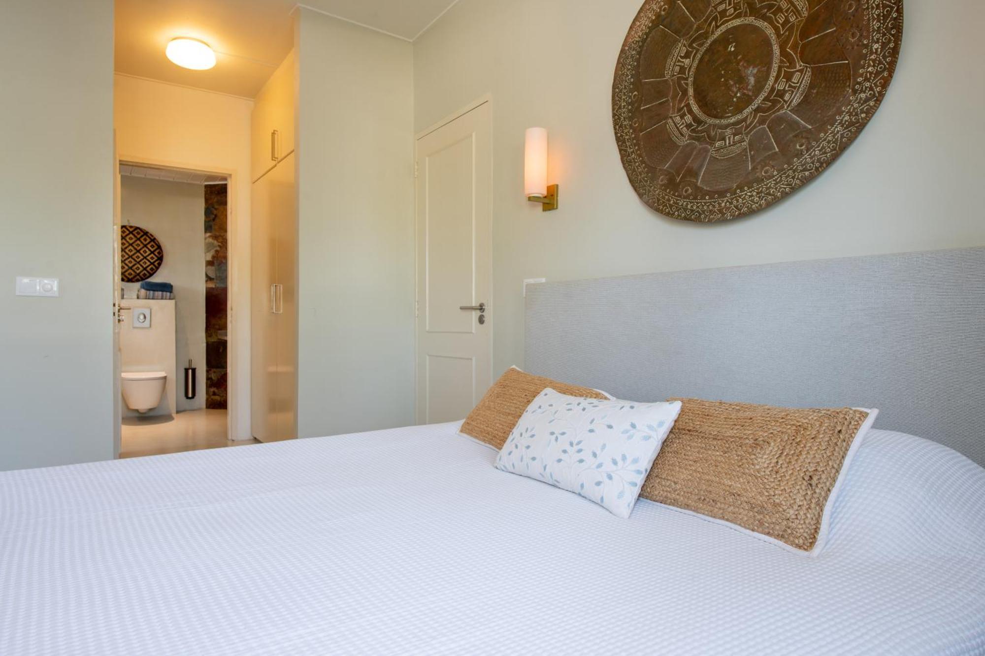 Villa At Secured Gated Near Mambo Beach! Willemstad