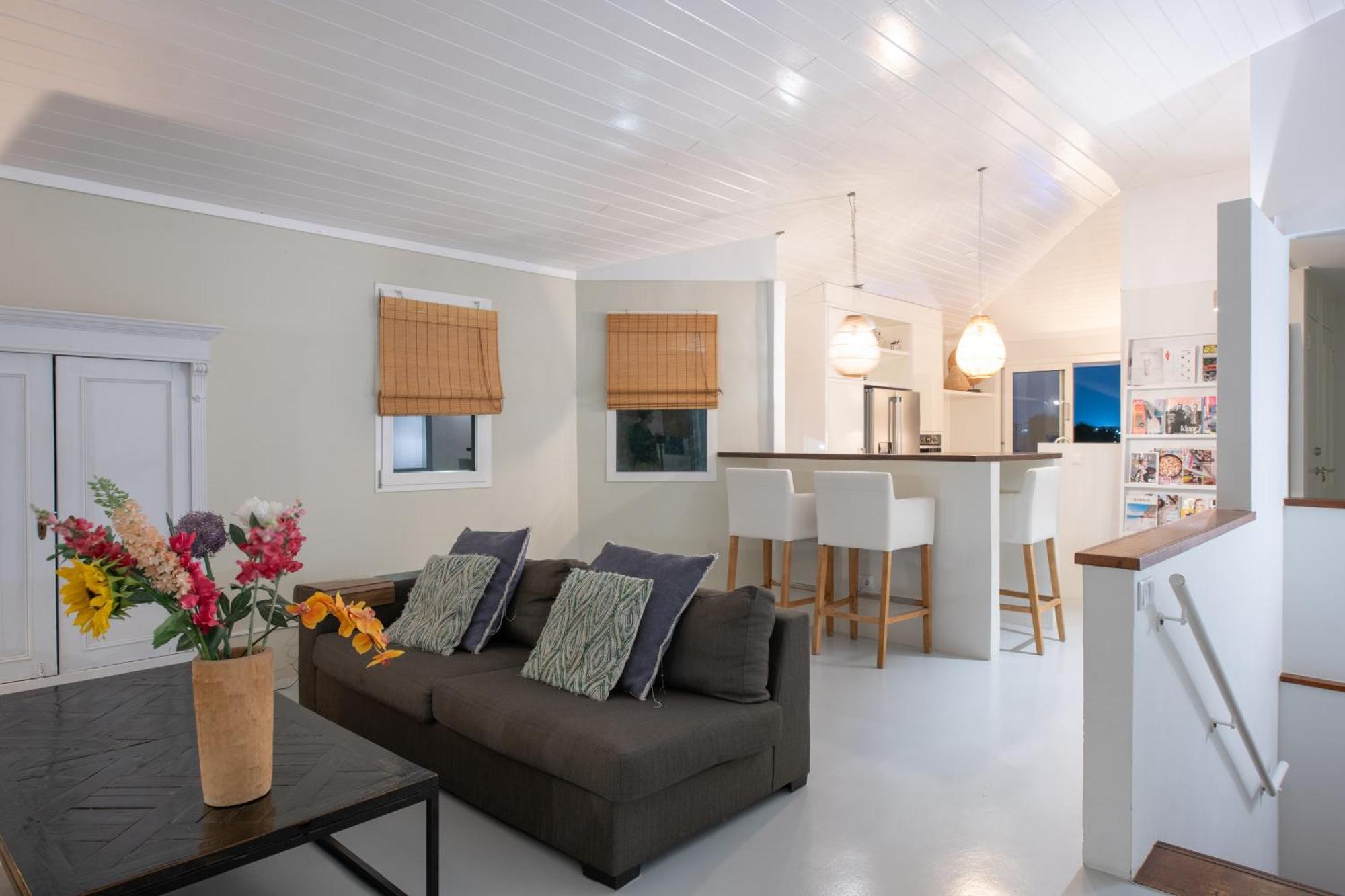 At Secured Gated Near Mambo Beach! Villa