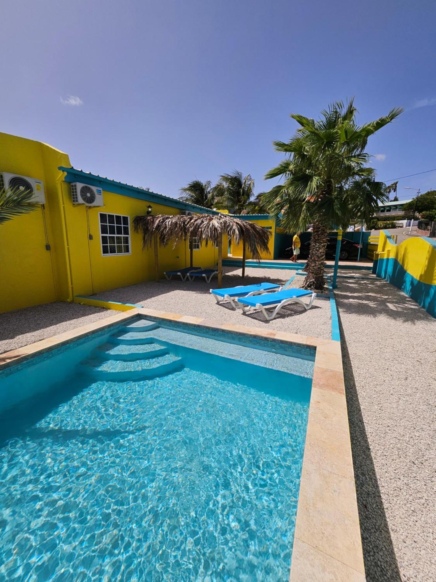 Raven's Casa Del Sol Villa Willemstad