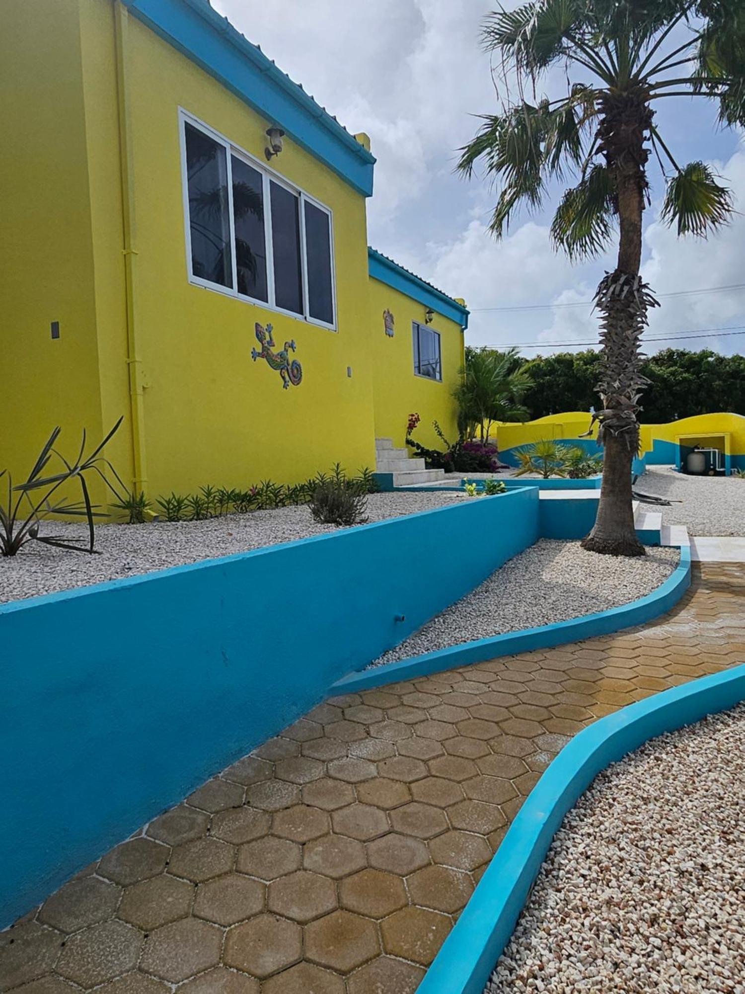 Raven's Casa Del Sol Villa Willemstad