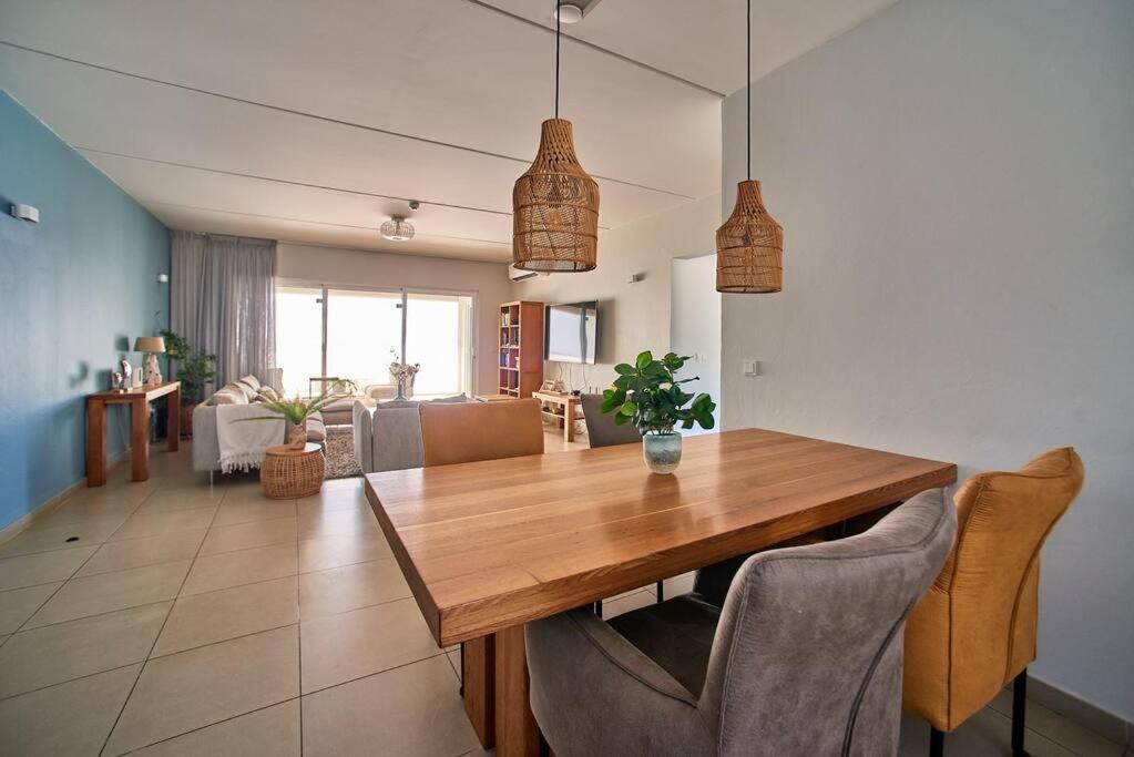 Blue Emerald Ocean's 8 Apartment *