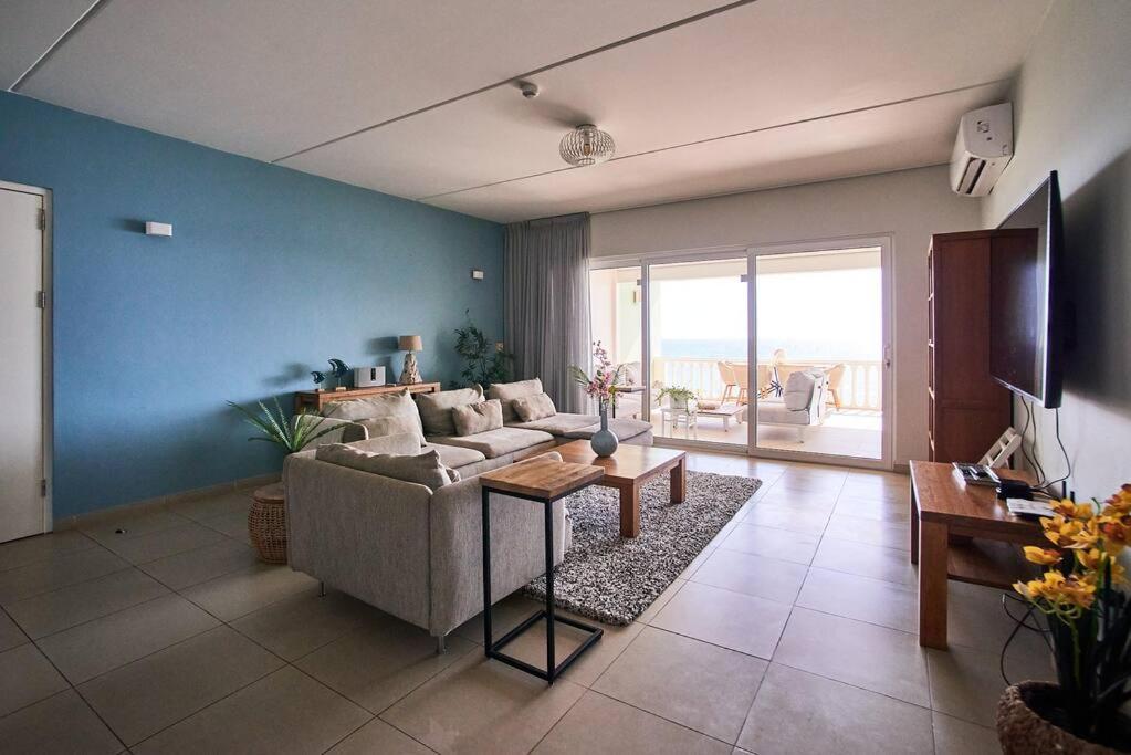 Blue Emerald Ocean's 8 Apartment Willemstad