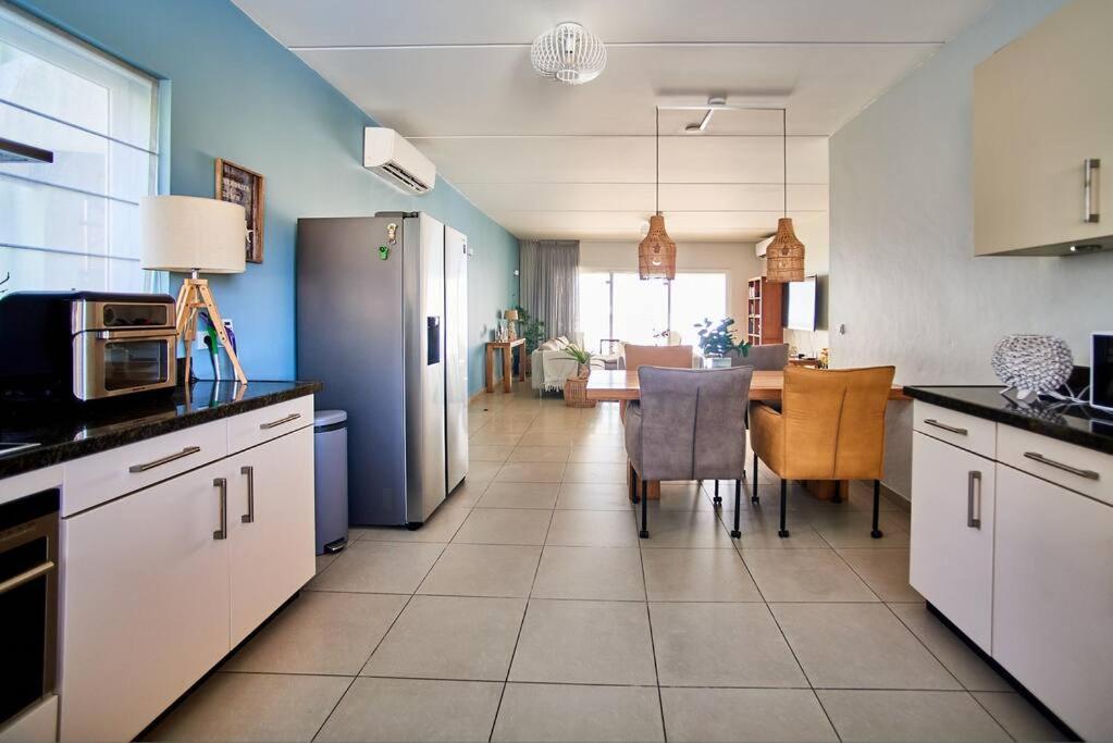 Apartment Blue Emerald Ocean's 8