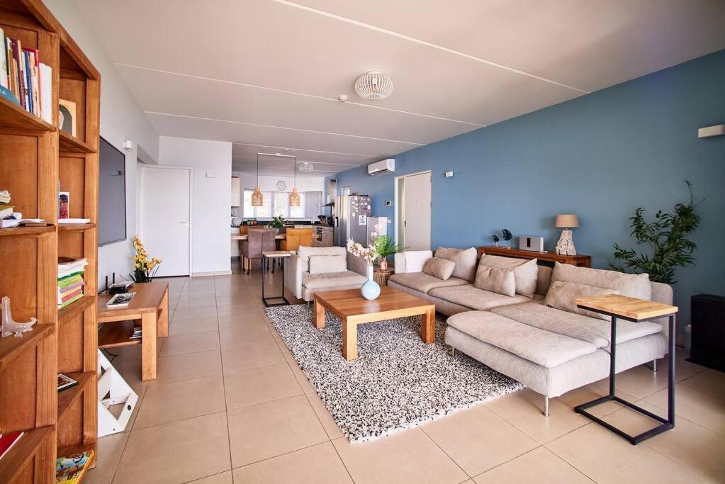 Apartment Blue Emerald Ocean's 8