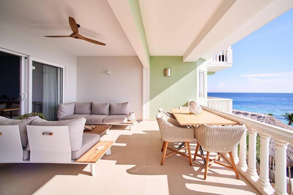Blue Emerald Ocean's 8 Apartment Willemstad